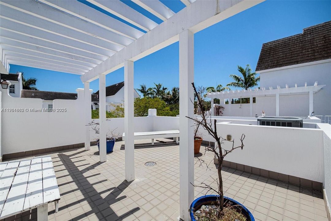 For Rent: $8,500 (3 beds, 2 baths, 2046 Square Feet)