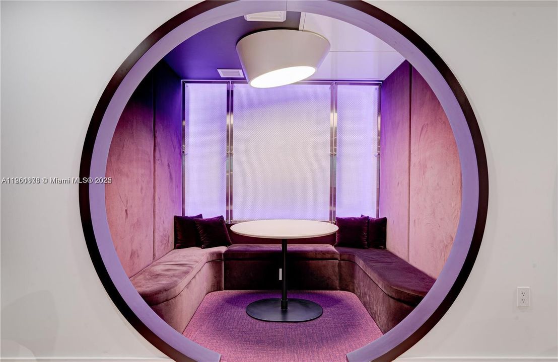 For Sale: $615,000 (2 beds, 1 baths, 647 Square Feet)