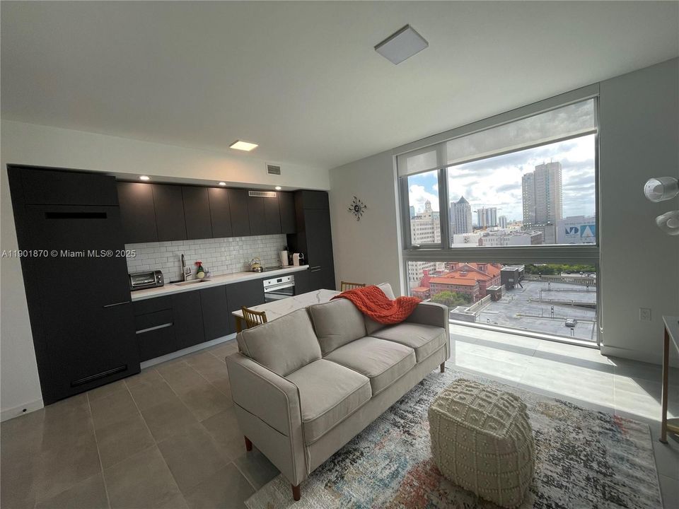 For Sale: $615,000 (2 beds, 1 baths, 647 Square Feet)