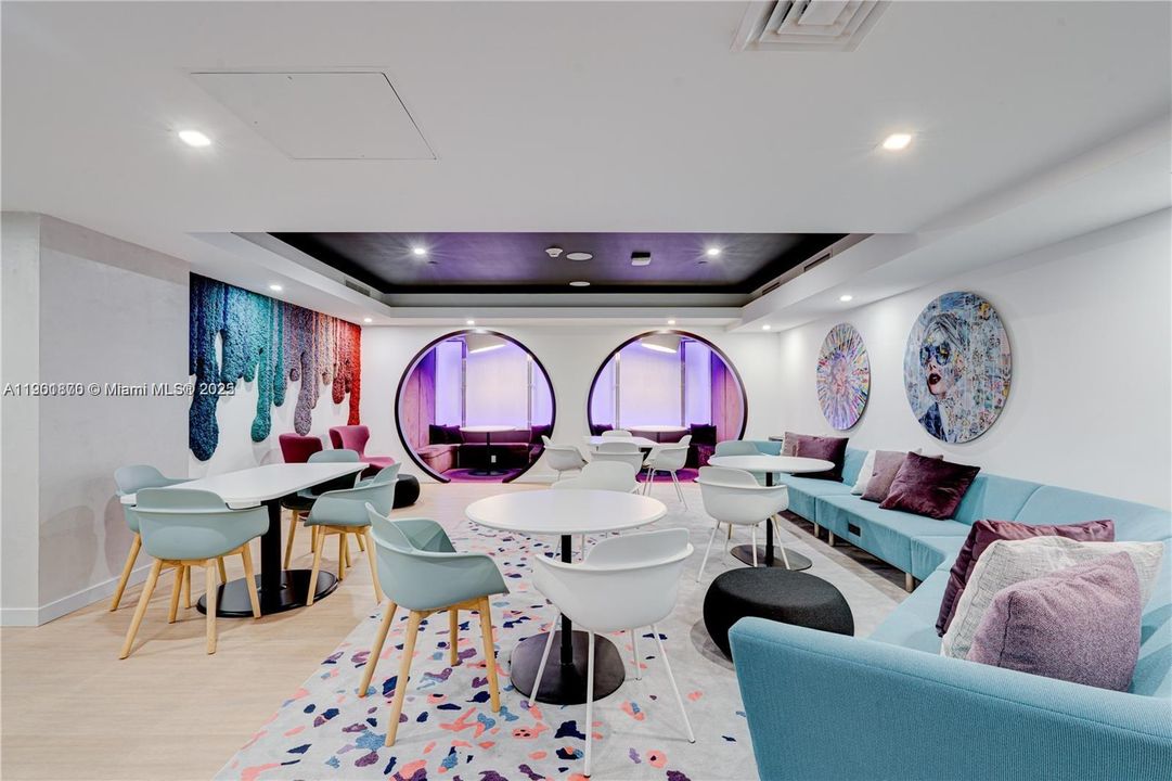 For Sale: $615,000 (2 beds, 1 baths, 647 Square Feet)