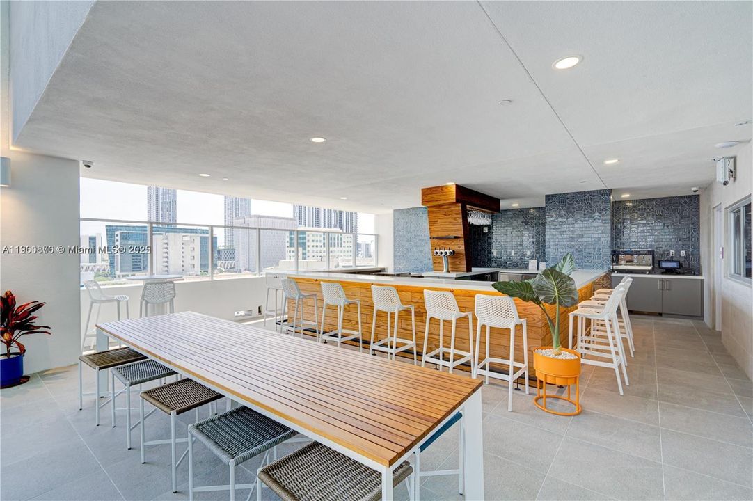 For Sale: $615,000 (2 beds, 1 baths, 647 Square Feet)