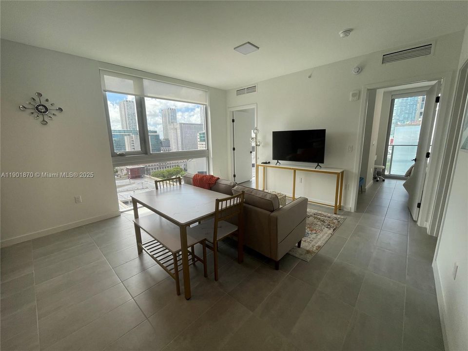 For Sale: $615,000 (2 beds, 1 baths, 647 Square Feet)