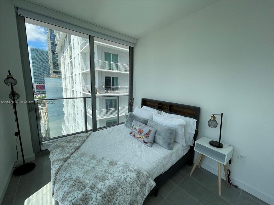 For Sale: $615,000 (2 beds, 1 baths, 647 Square Feet)