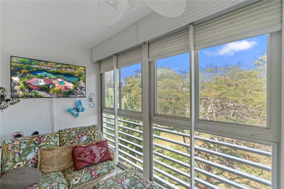 For Sale: $170,000 (2 beds, 2 baths, 1225 Square Feet)