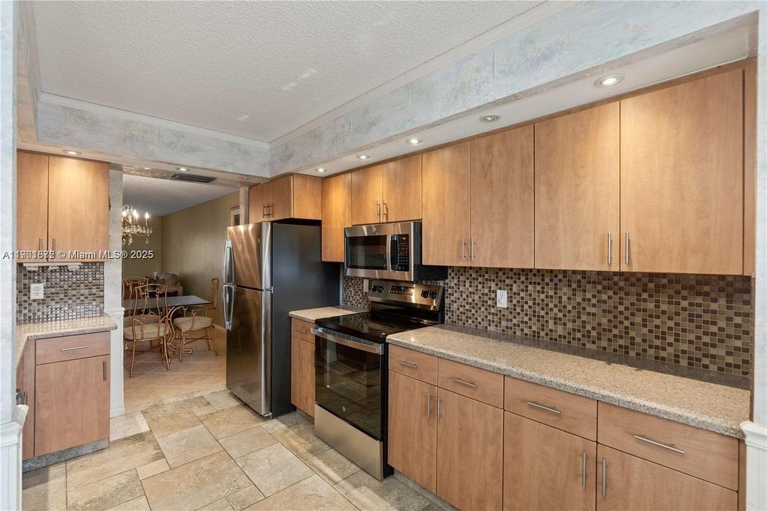 For Sale: $170,000 (2 beds, 2 baths, 1225 Square Feet)