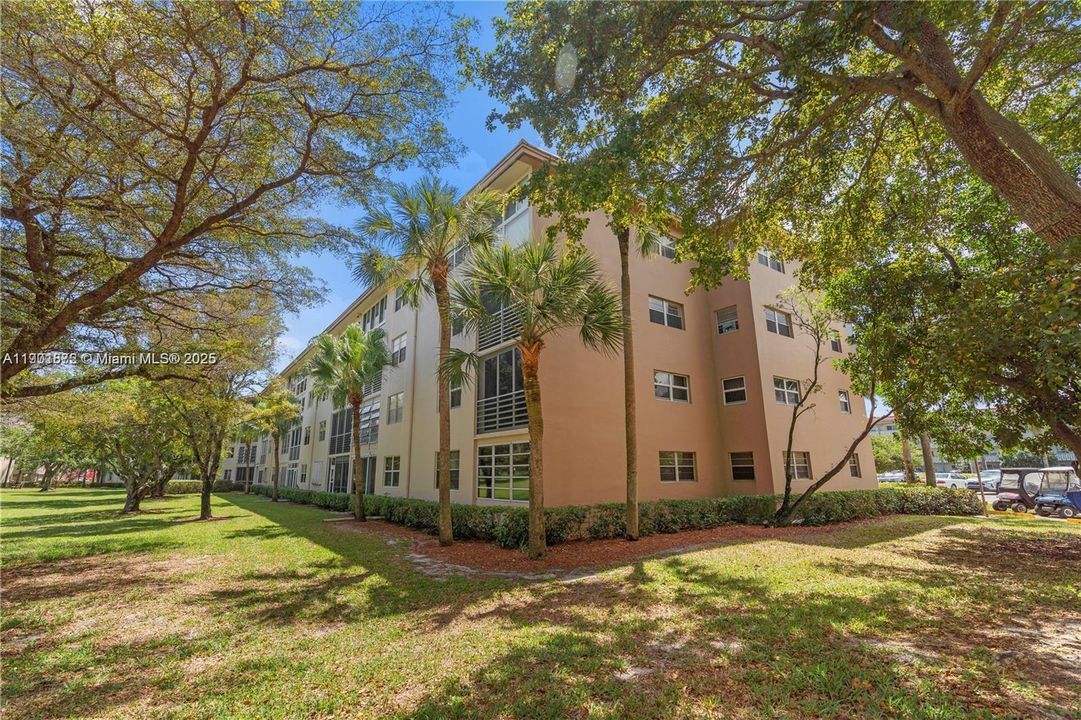 For Sale: $170,000 (2 beds, 2 baths, 1225 Square Feet)