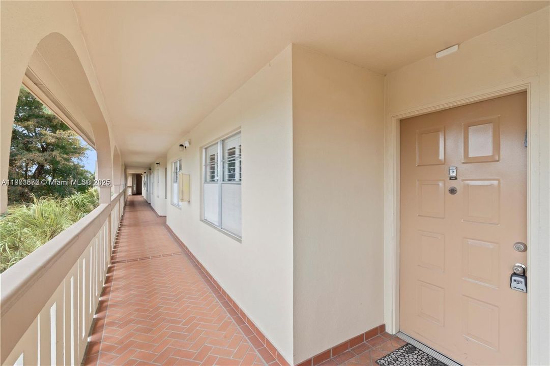 For Sale: $170,000 (2 beds, 2 baths, 1225 Square Feet)