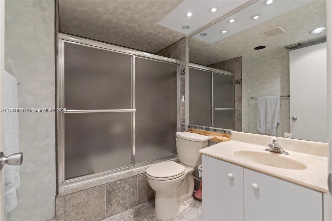 For Sale: $170,000 (2 beds, 2 baths, 1225 Square Feet)