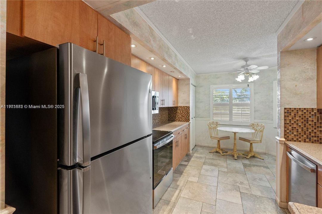 For Sale: $170,000 (2 beds, 2 baths, 1225 Square Feet)