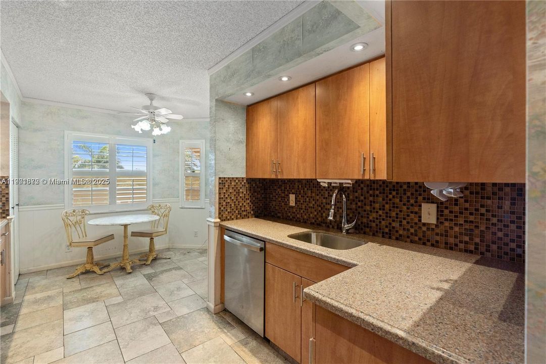 For Sale: $170,000 (2 beds, 2 baths, 1225 Square Feet)