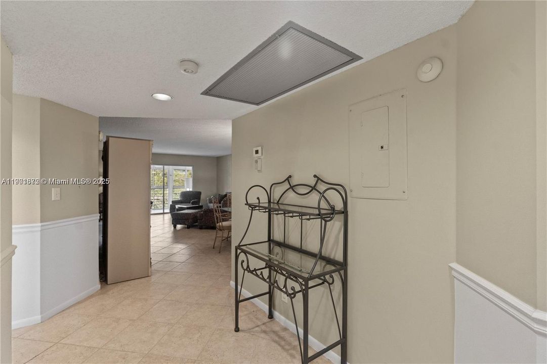 For Sale: $170,000 (2 beds, 2 baths, 1225 Square Feet)