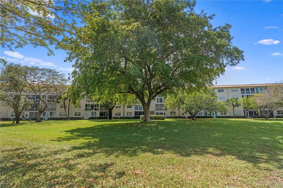 For Sale: $170,000 (2 beds, 2 baths, 1225 Square Feet)