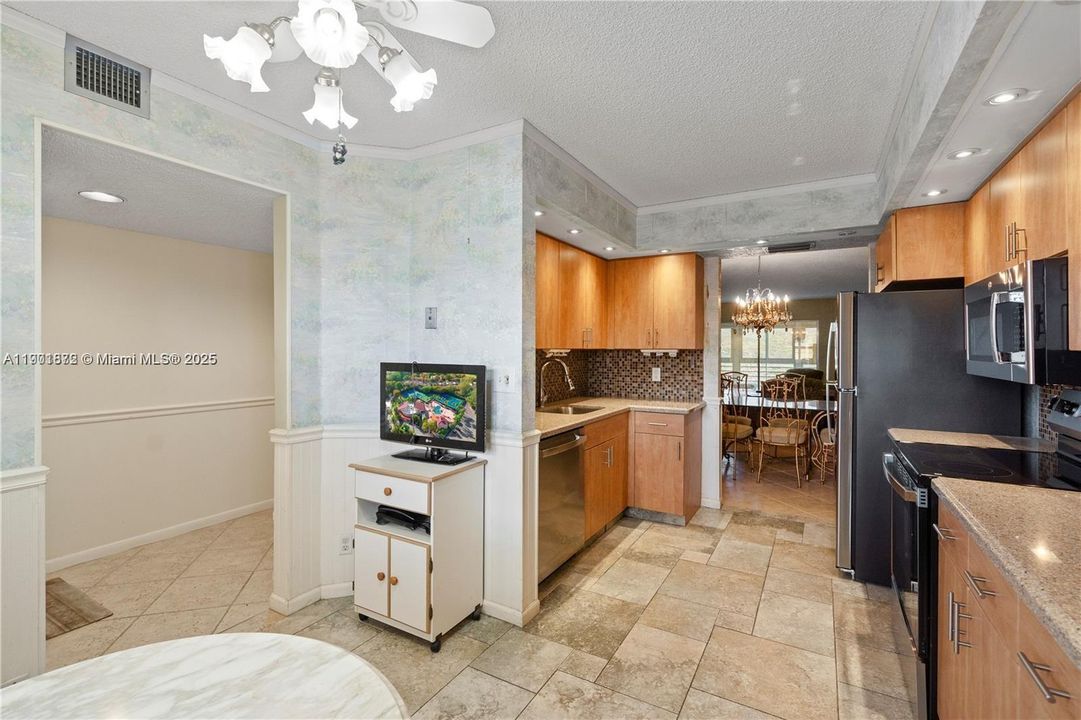 For Sale: $170,000 (2 beds, 2 baths, 1225 Square Feet)