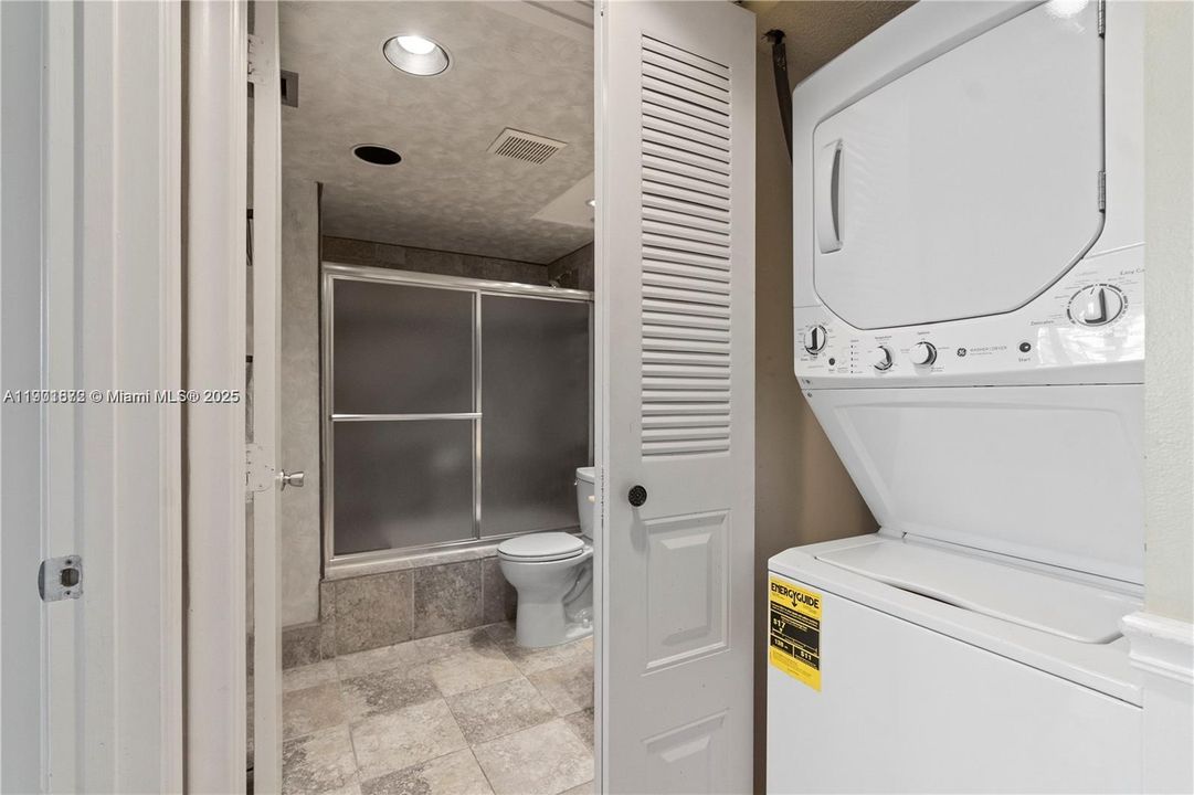 For Sale: $170,000 (2 beds, 2 baths, 1225 Square Feet)