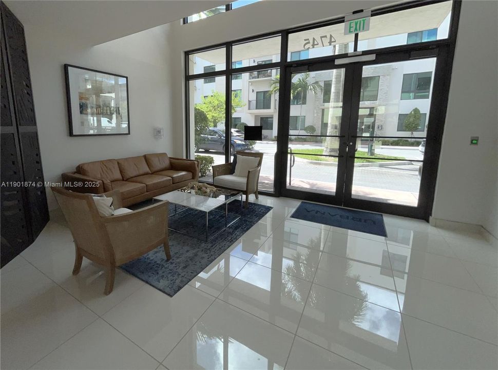 For Sale: $485,000 (2 beds, 2 baths, 1129 Square Feet)