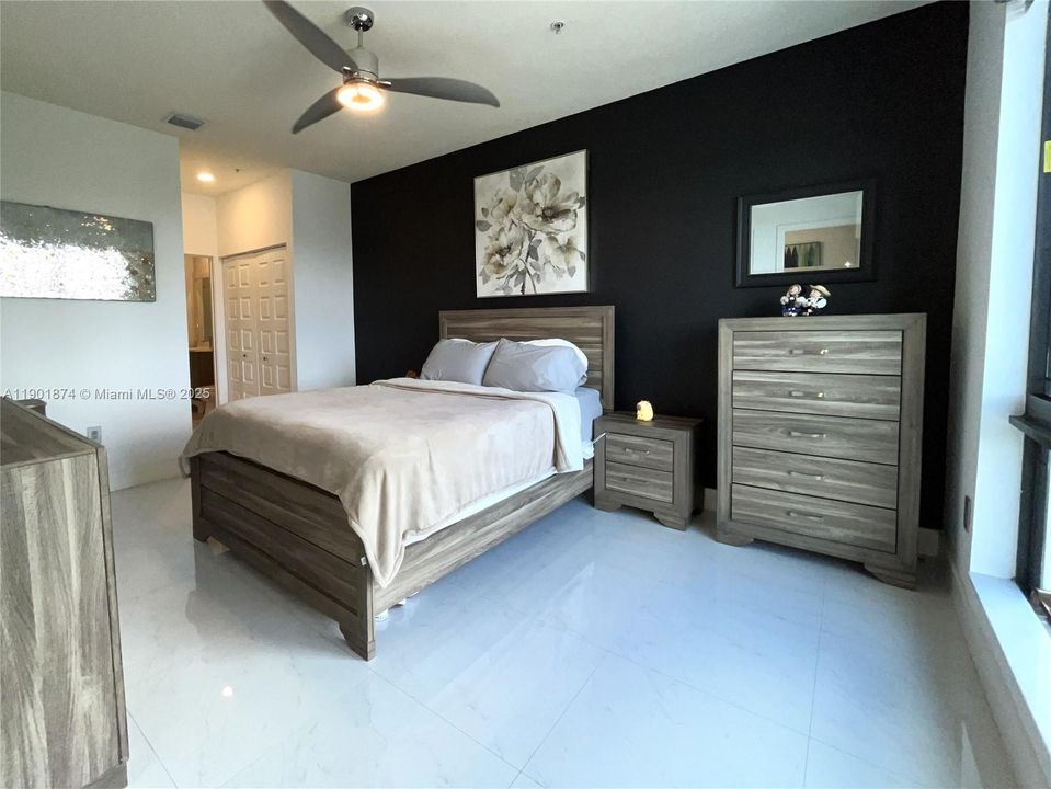 For Sale: $485,000 (2 beds, 2 baths, 1129 Square Feet)