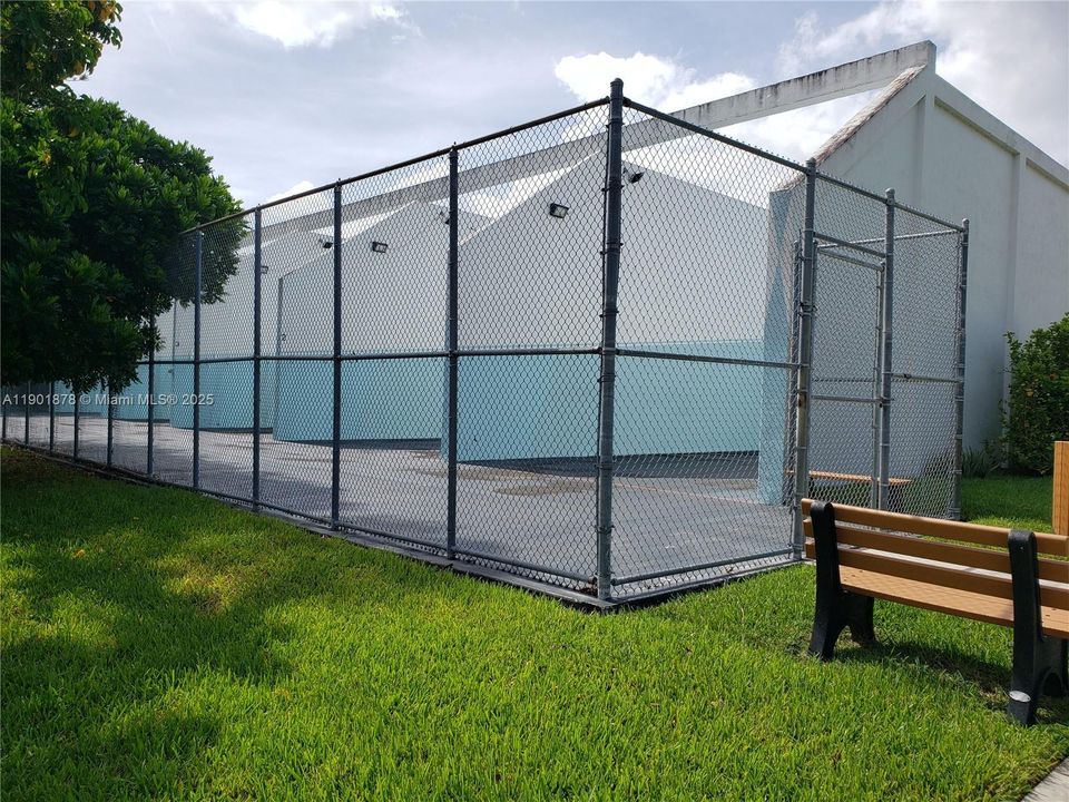 For Rent: $1,900 (1 beds, 1 baths, 712 Square Feet)