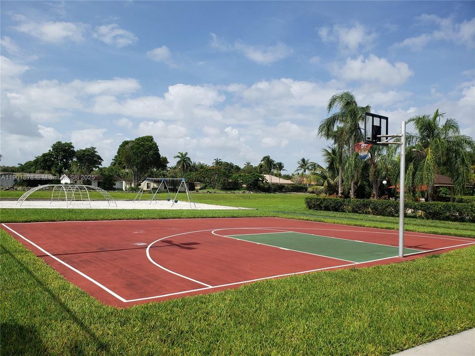 For Rent: $1,900 (1 beds, 1 baths, 712 Square Feet)