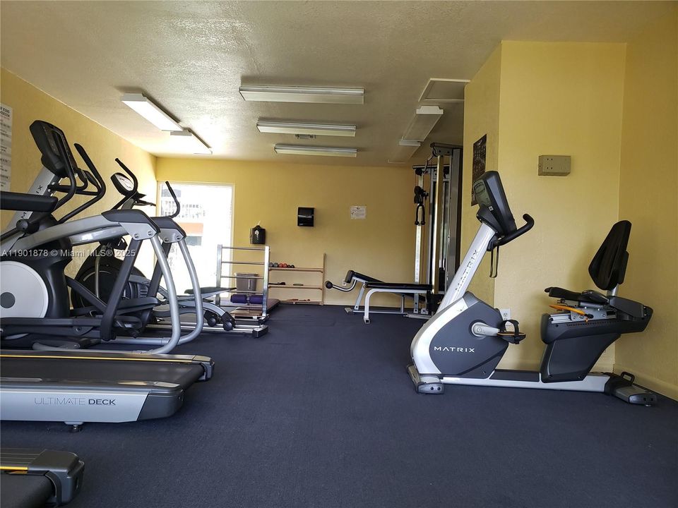 For Rent: $1,900 (1 beds, 1 baths, 712 Square Feet)