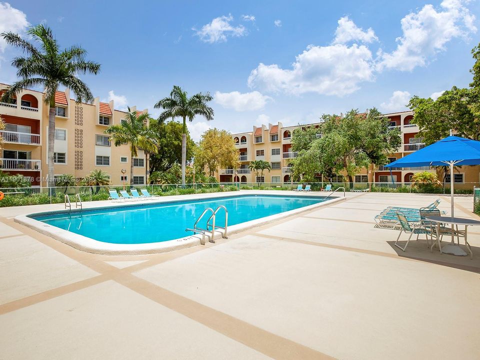 For Rent: $1,900 (1 beds, 1 baths, 712 Square Feet)