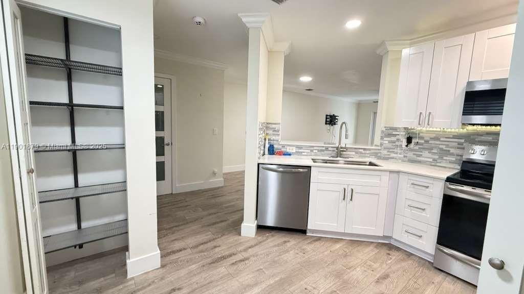 Recently Rented: $2,999 (3 beds, 2 baths, 1386 Square Feet)