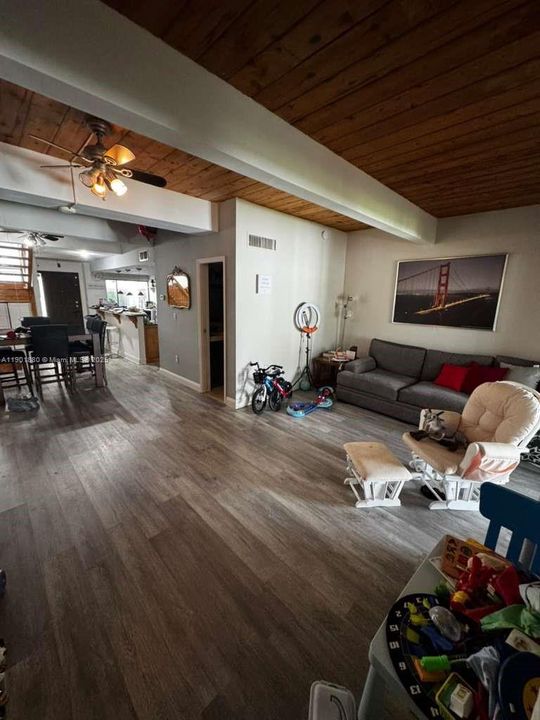 For Rent: $2,800 (3 beds, 3 baths, 1688 Square Feet)