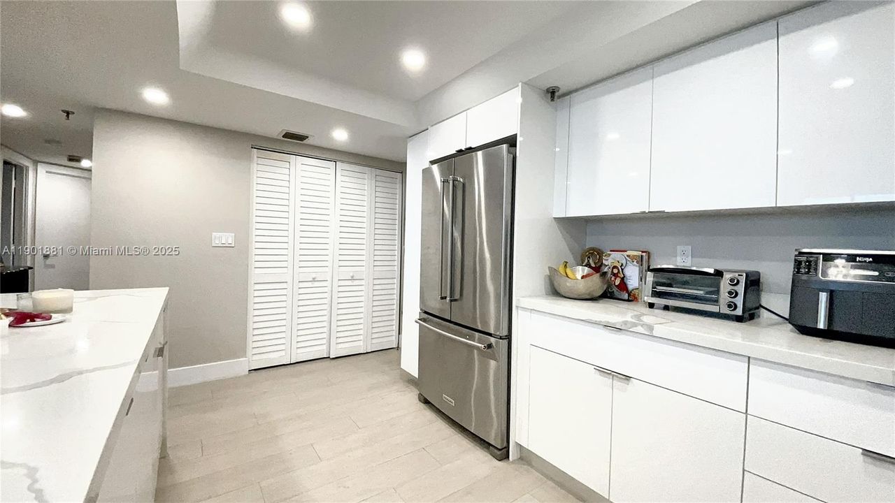 For Rent: $4,785 (2 beds, 2 baths, 1464 Square Feet)