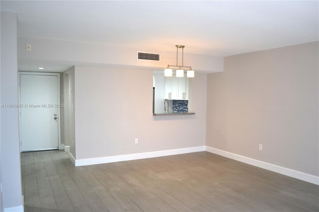 For Rent: $2,500 (2 beds, 2 baths, 965 Square Feet)
