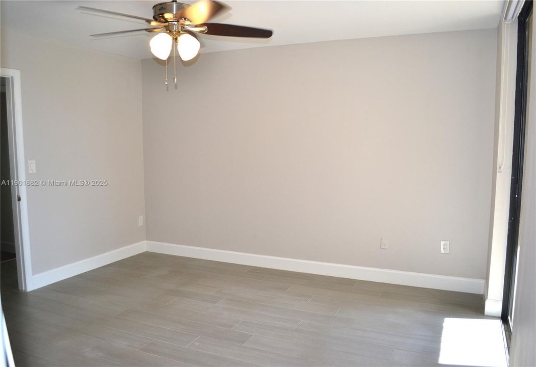 For Rent: $2,500 (2 beds, 2 baths, 965 Square Feet)