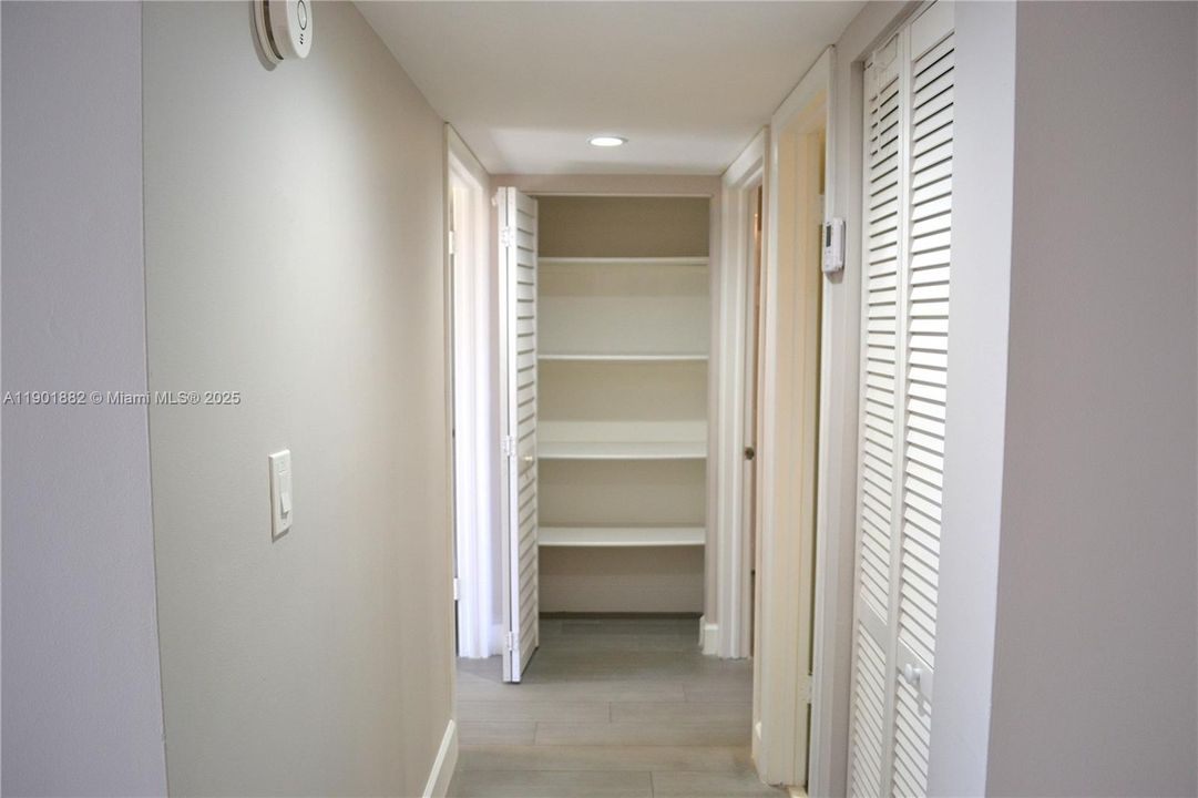 For Rent: $2,500 (2 beds, 2 baths, 965 Square Feet)