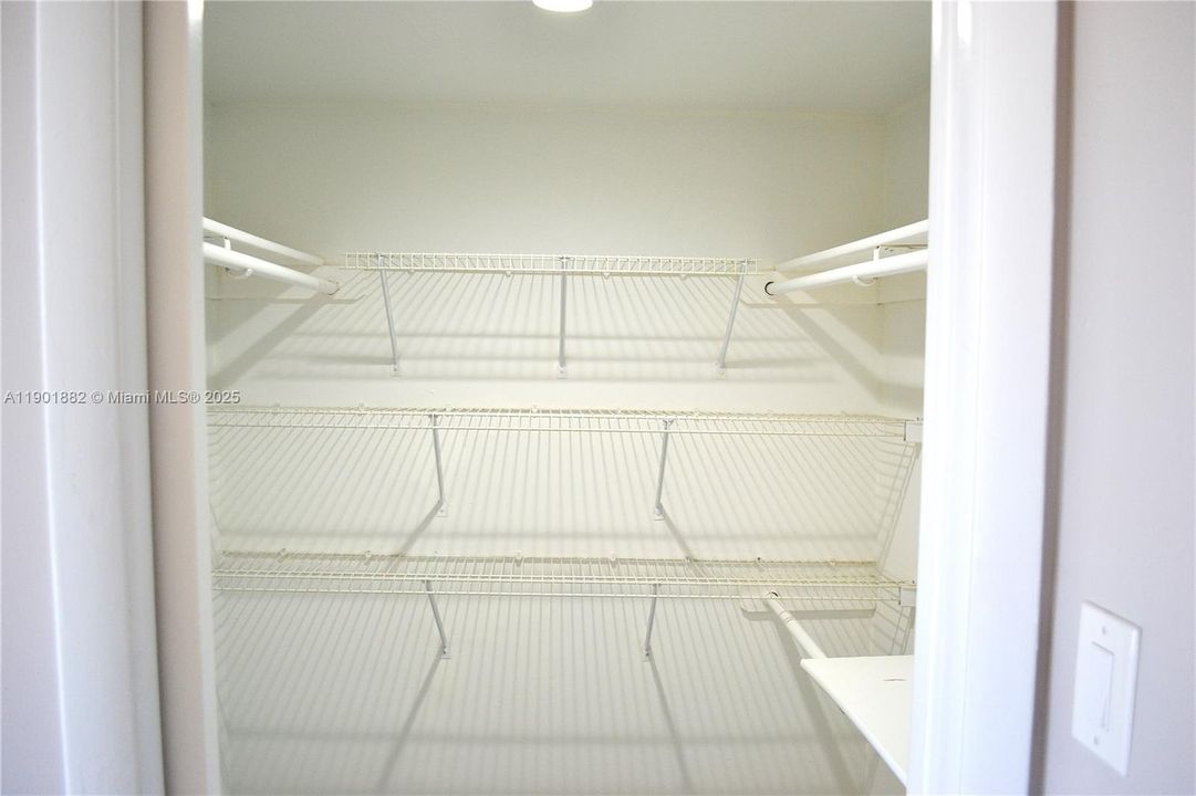 For Rent: $2,500 (2 beds, 2 baths, 965 Square Feet)