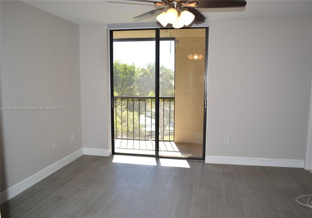For Rent: $2,500 (2 beds, 2 baths, 965 Square Feet)