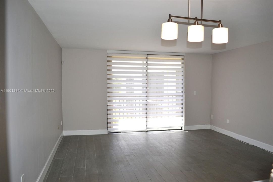 For Rent: $2,500 (2 beds, 2 baths, 965 Square Feet)