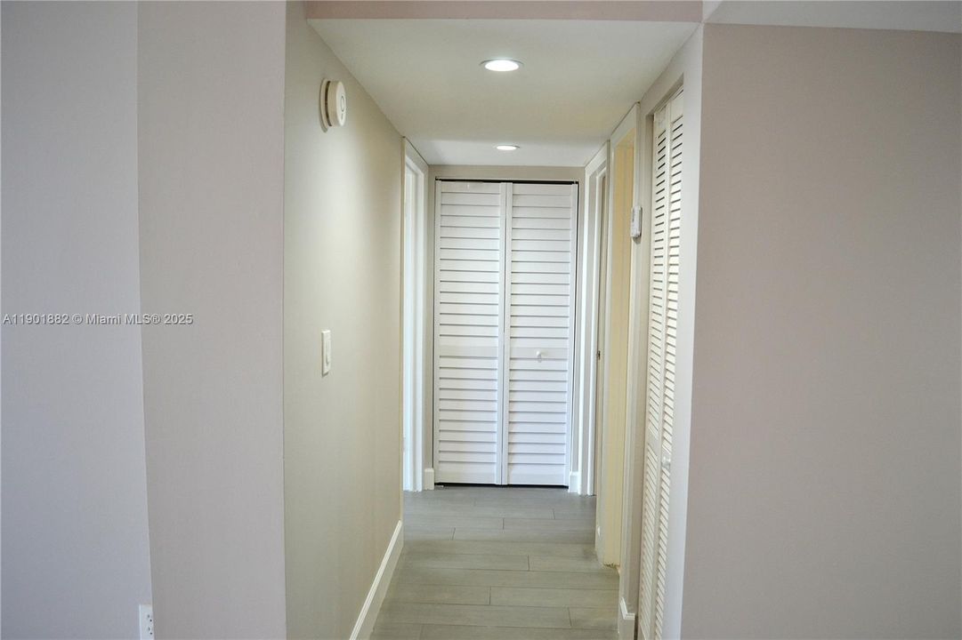 For Rent: $2,500 (2 beds, 2 baths, 965 Square Feet)