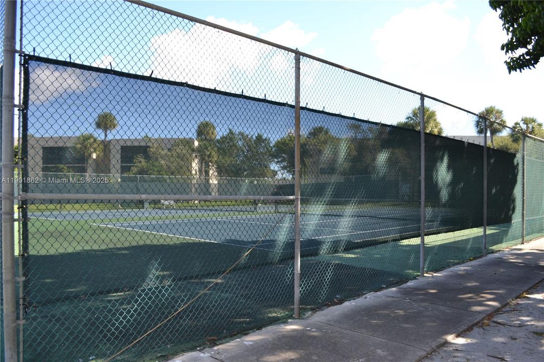 For Rent: $2,500 (2 beds, 2 baths, 965 Square Feet)