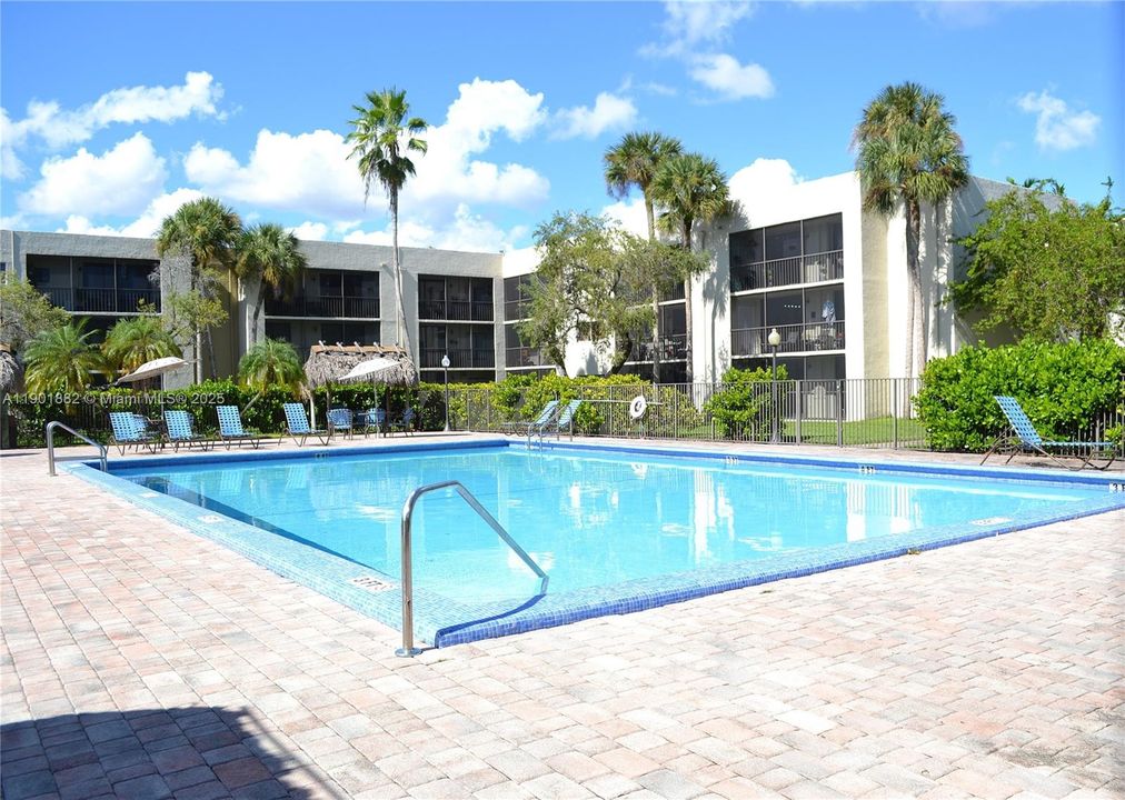 For Rent: $2,500 (2 beds, 2 baths, 965 Square Feet)