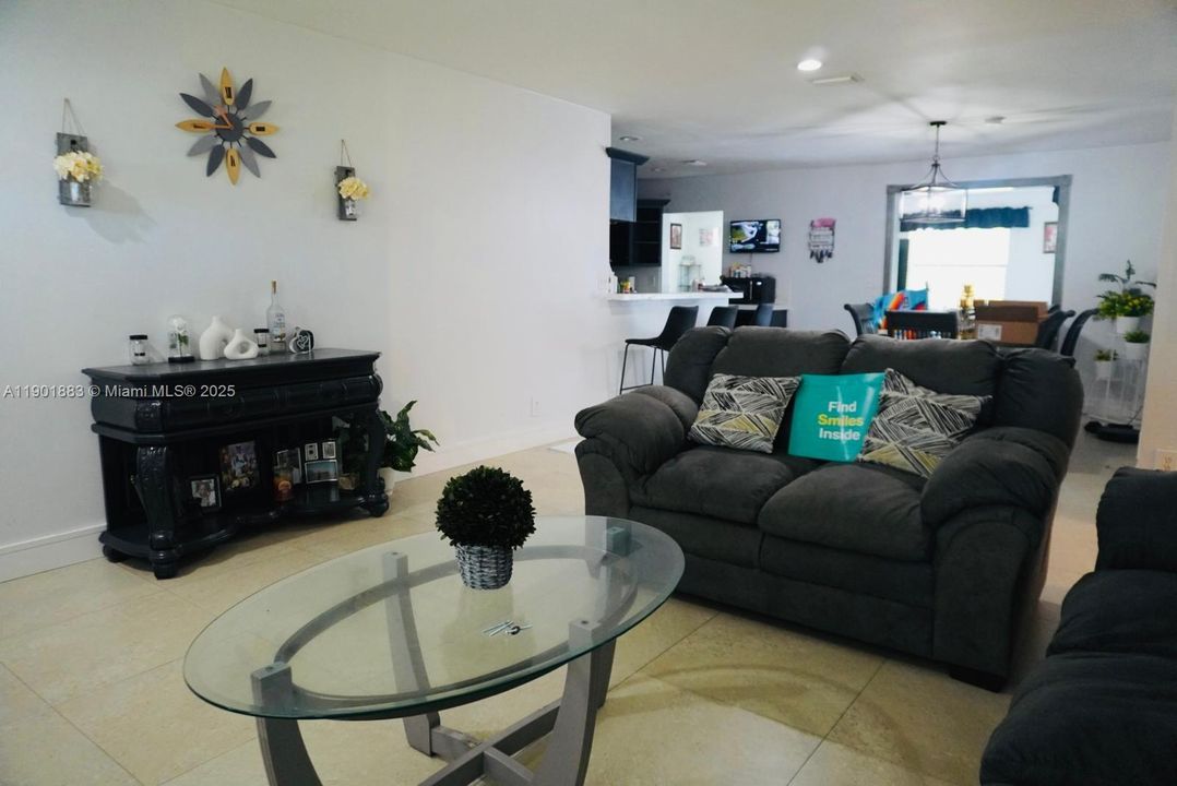 待售: $588,999 (3 贝兹, 2 浴室, 1567 平方英尺)