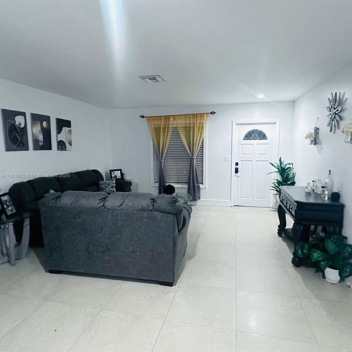 待售: $588,999 (3 贝兹, 2 浴室, 1567 平方英尺)