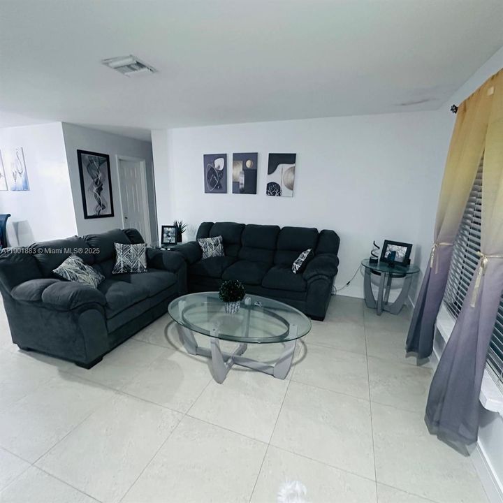 待售: $588,999 (3 贝兹, 2 浴室, 1567 平方英尺)