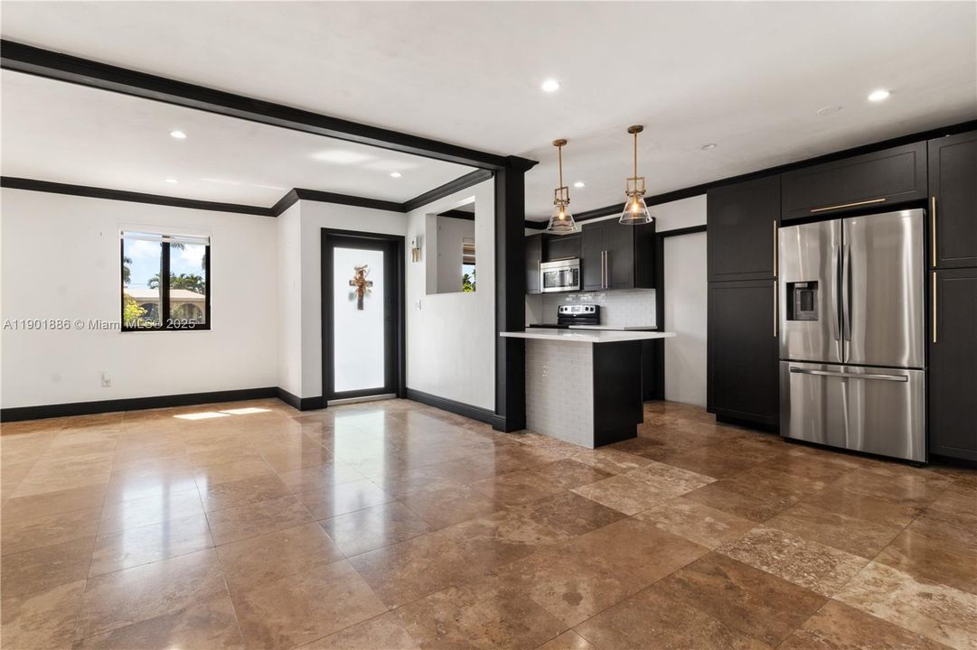 Active With Contract: $4,650 (3 beds, 2 baths, 1799 Square Feet)