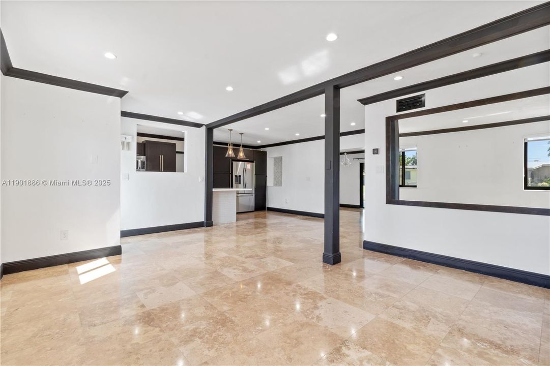 Active With Contract: $4,650 (3 beds, 2 baths, 1799 Square Feet)