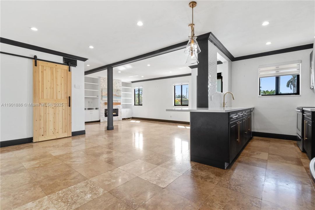 Active With Contract: $4,650 (3 beds, 2 baths, 1799 Square Feet)