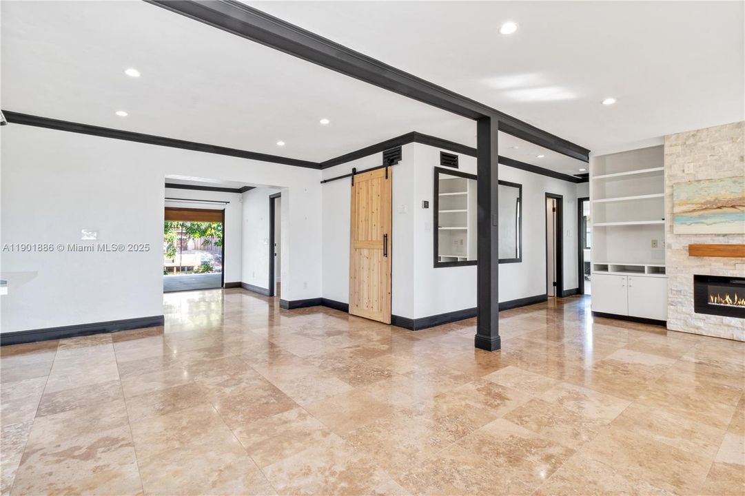 Active With Contract: $4,650 (3 beds, 2 baths, 1799 Square Feet)