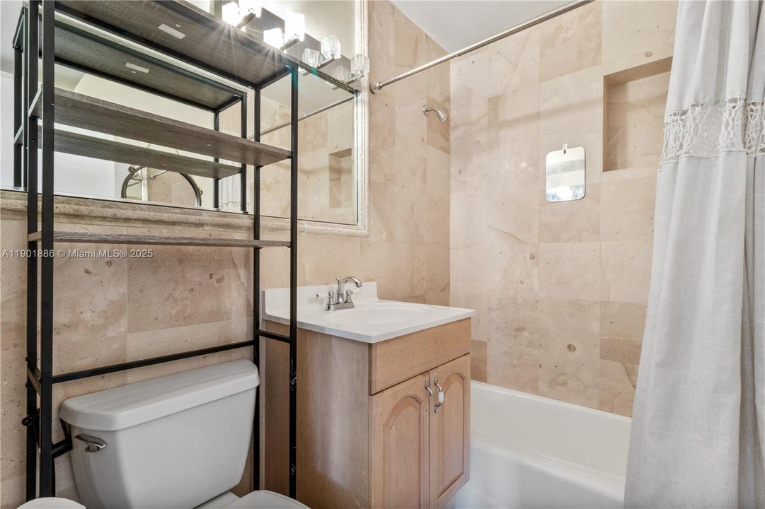 Active With Contract: $4,650 (3 beds, 2 baths, 1799 Square Feet)