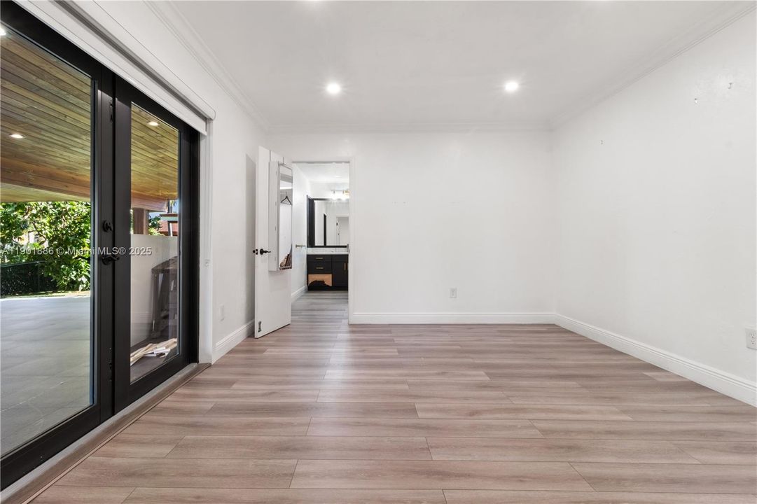 Active With Contract: $4,650 (3 beds, 2 baths, 1799 Square Feet)