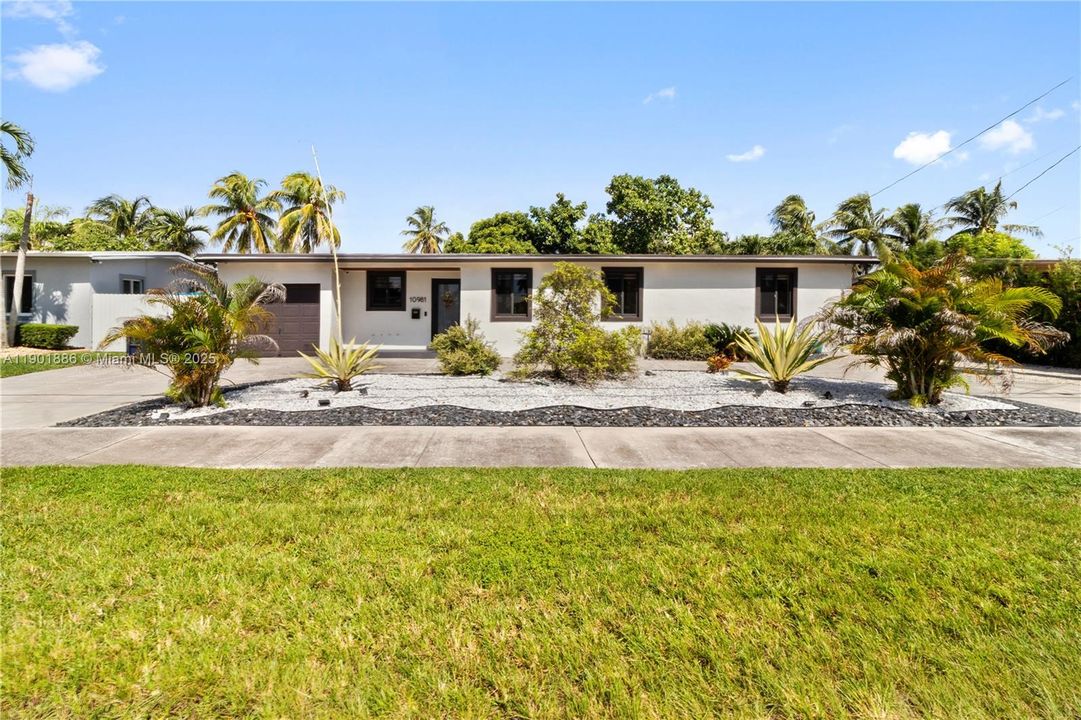 Active With Contract: $4,650 (3 beds, 2 baths, 1799 Square Feet)