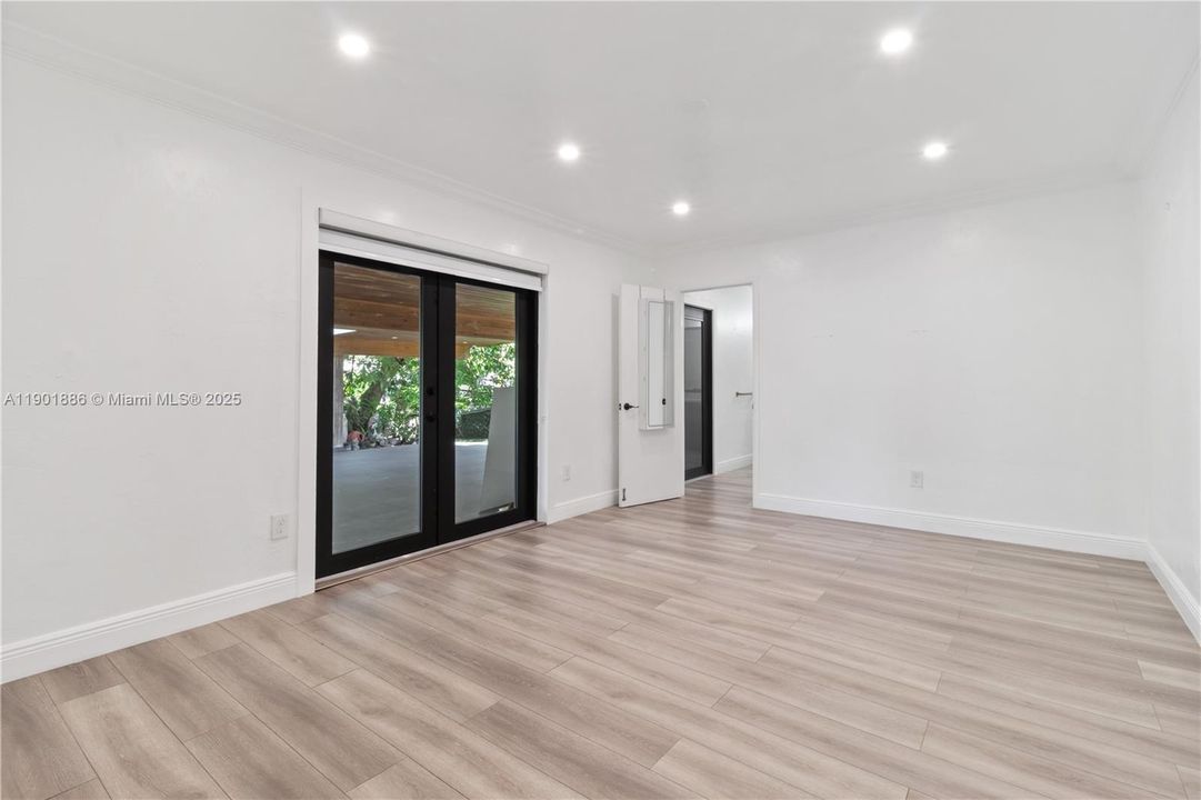 Active With Contract: $4,650 (3 beds, 2 baths, 1799 Square Feet)