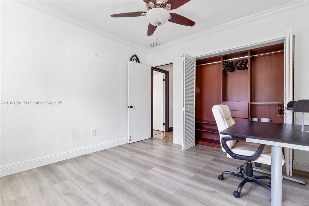 Active With Contract: $4,650 (3 beds, 2 baths, 1799 Square Feet)