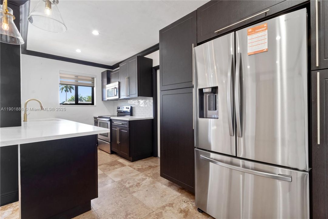 Active With Contract: $4,650 (3 beds, 2 baths, 1799 Square Feet)