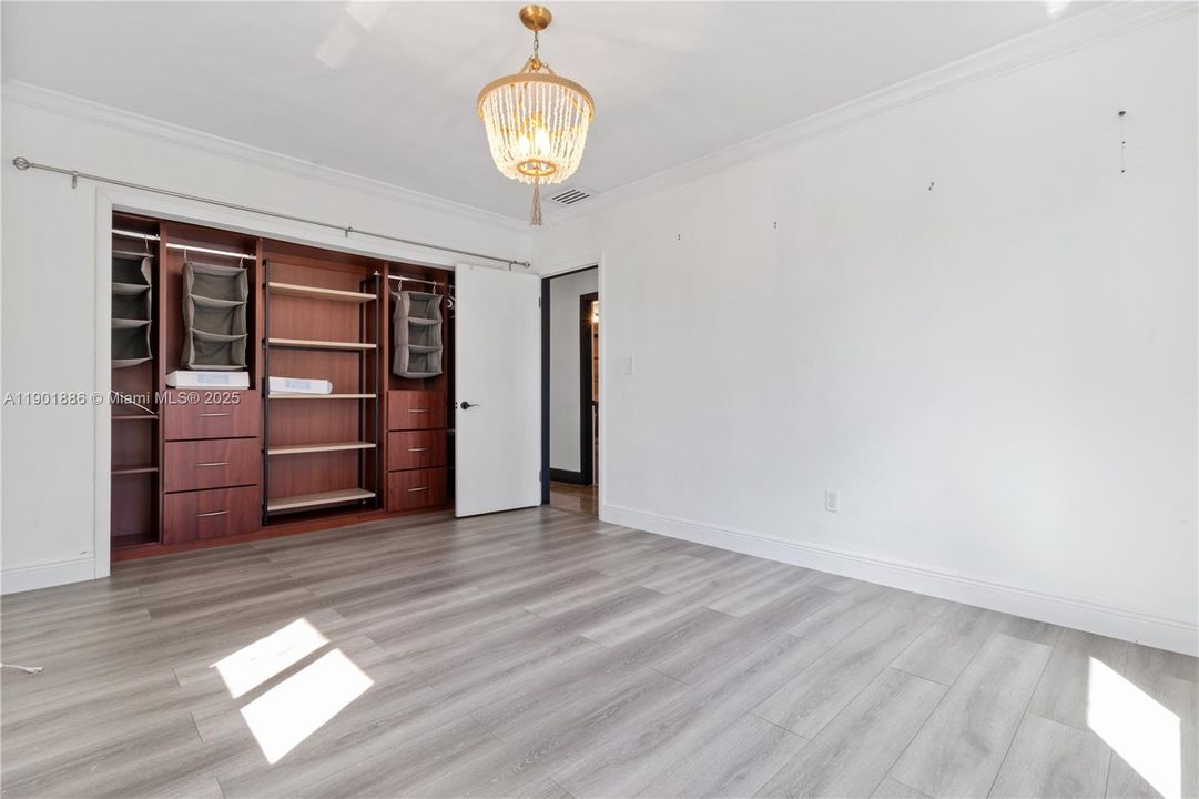 Active With Contract: $4,650 (3 beds, 2 baths, 1799 Square Feet)